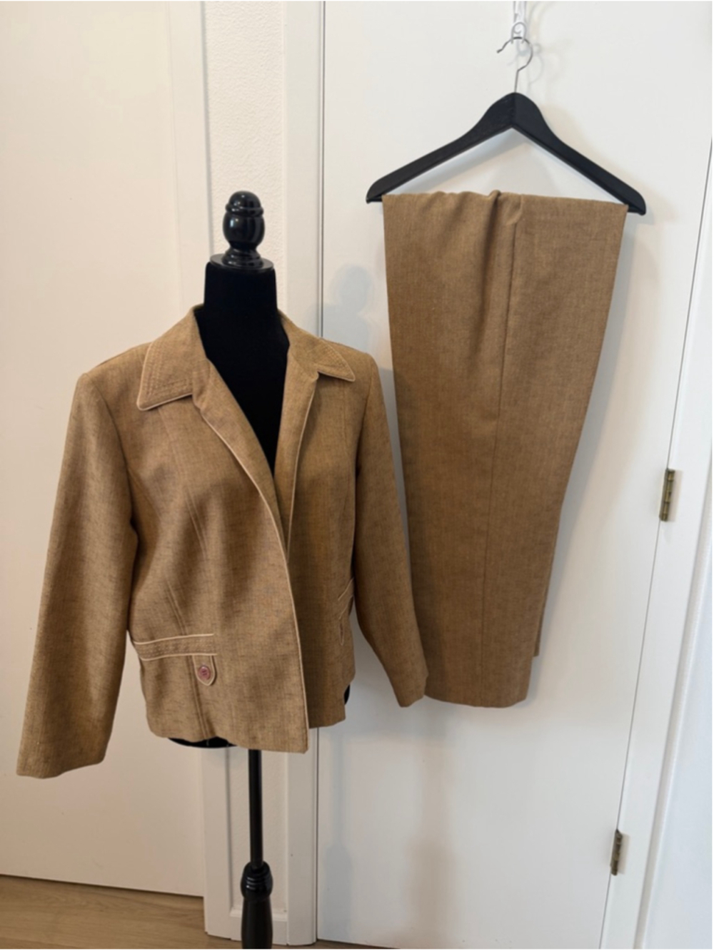 Vintage Sag Harbor Petite 16P Tan 2 Pc Pantsuit Blazer Pants Career Office Set